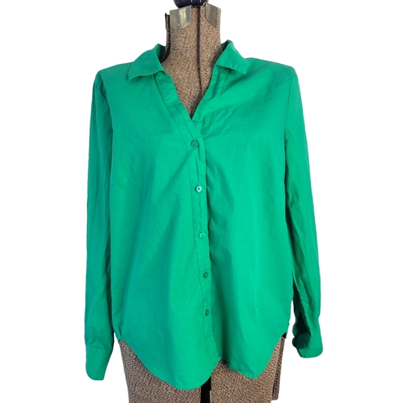 Pieces Green button down shirt with open back in size Medium - Picture 2 of 6